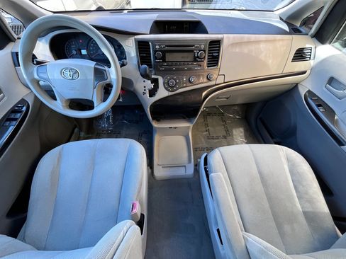 Used 2012 Toyota Sienna FWD image 15