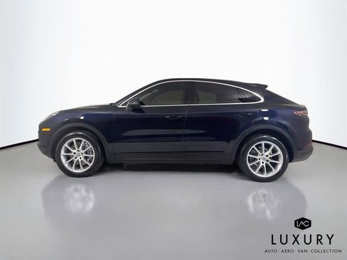 Used 2022 Porsche Cayenne Coupe w/ Premium Package image 9