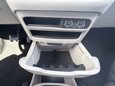 Used 2024 Chrysler Pacifica Touring-L image 16