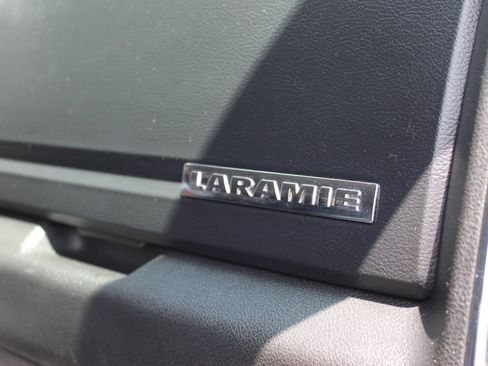 Used 2017 RAM 1500 Laramie w/ Convenience Group AWD/4WD image 32