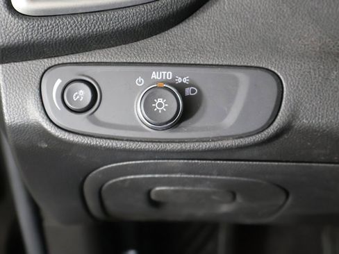 Used 2020 Chevrolet Trax LT w/ LT Convenience Package image 30