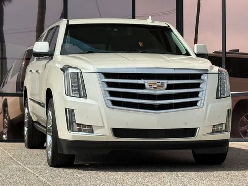 Used 2015 Cadillac Escalade ESV Premium AWD/4WD image 19