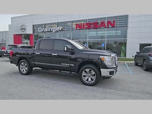 Used 2019 Nissan Titan SV w/ SV Convenience Package image 37
