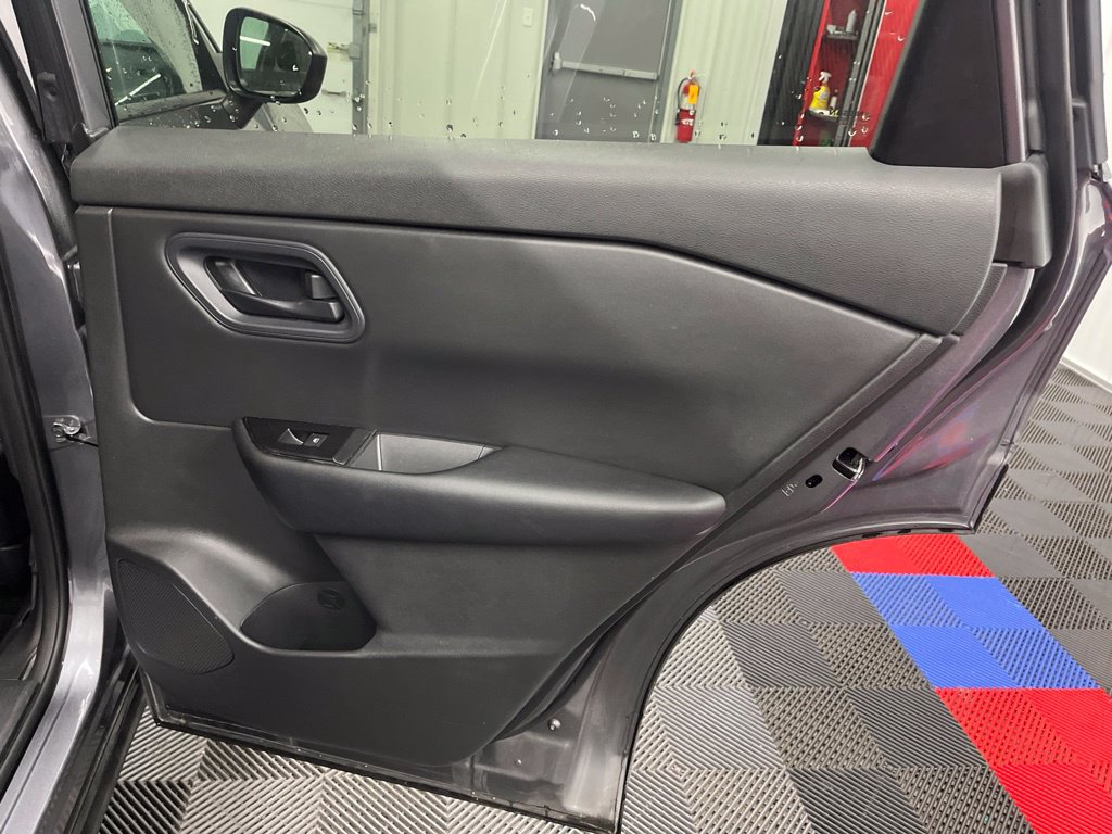 Used 2024 Nissan Rogue S AWD/4WD image 14