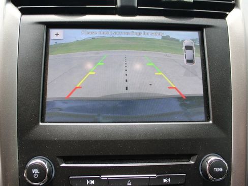 Used 2017 Ford Fusion SE FWD image 11