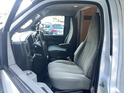 Used 2023 GMC Savana 4500 w/ Power Convenience Package RWD image 10