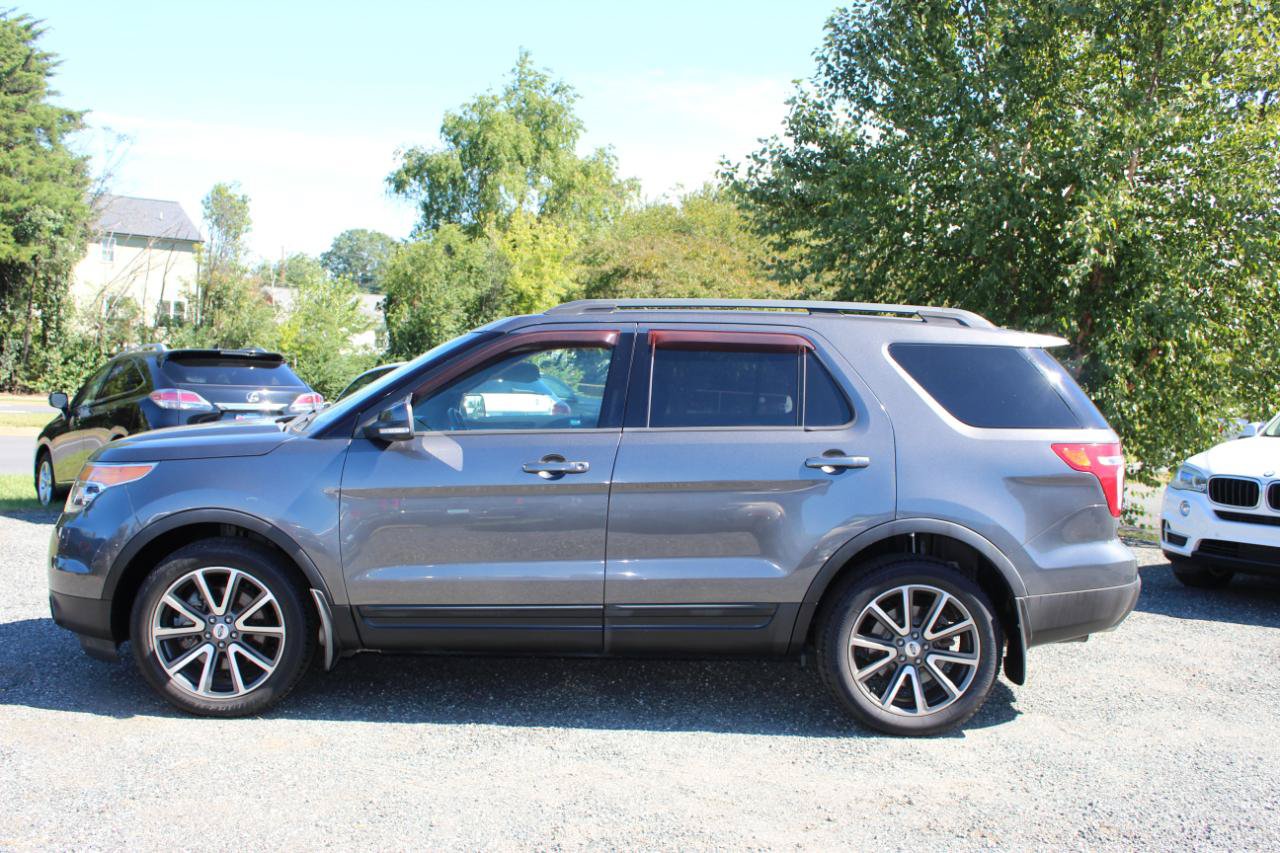 Used 2015 Ford Explorer XLT w/ Equipment Group 202A AWD/4WD image 3