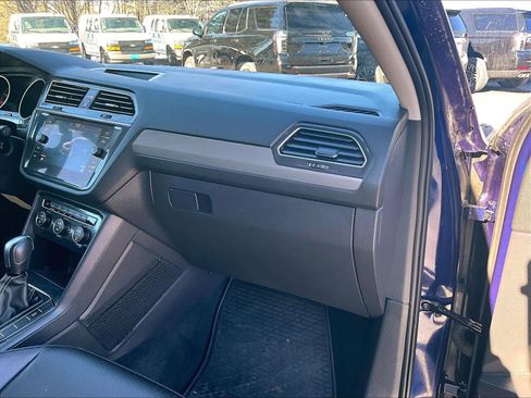 Used 2021 Volkswagen Tiguan SE w/ Panoramic Sunroof Package image 13