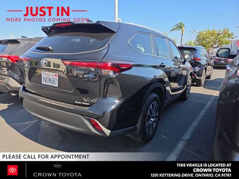 Used 2026 Toyota Highlander XLE AWD/4WD image 2