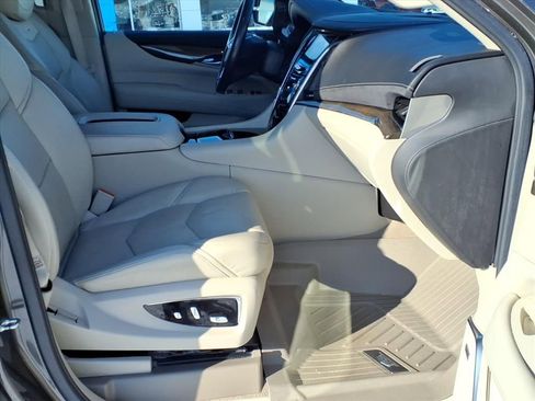 Used 2020 Cadillac Escalade Luxury image 28