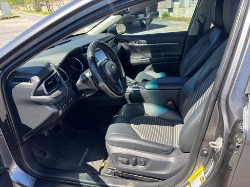 Used 2019 Toyota Camry SE image 9