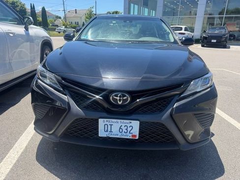 Used 2018 Toyota Camry SE FWD image 1