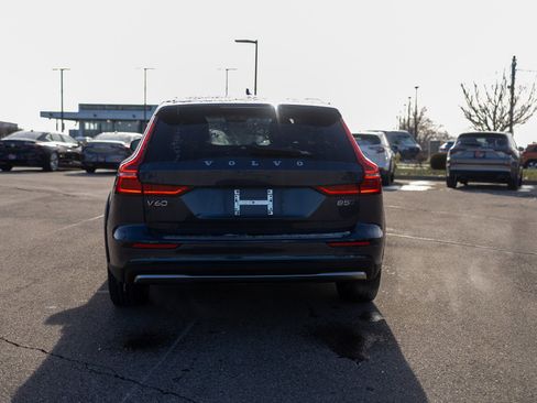 Used 2024 Volvo V60 B5 Cross Country Plus w/ Protection Package Premier image 25