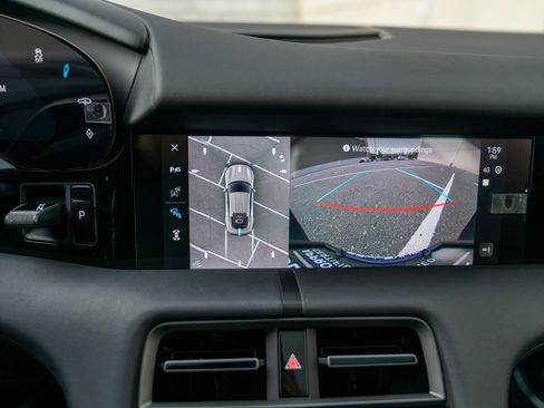 Used 2025 Porsche Taycan image 18