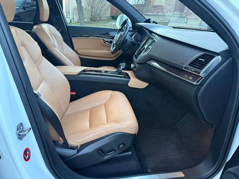 Used 2019 Volvo XC90 T6 Momentum AWD/4WD image 21