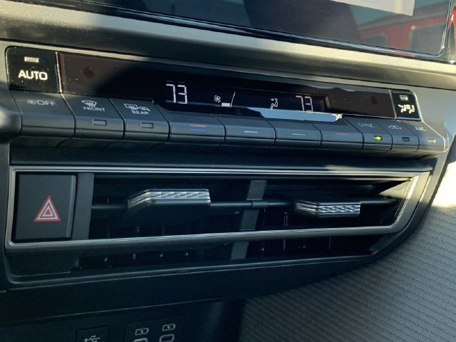 Used 2026 Toyota Camry SE FWD image 30
