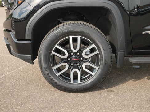 Used 2024 GMC Sierra 1500 AT4 w/ Technology Package AWD/4WD image 29