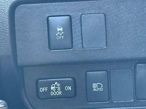 Used 2022 Toyota Tacoma SR5 w/ Technology Package RWD image 18