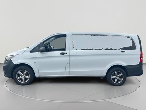 Used 2021 Mercedes-Benz Metris image 2