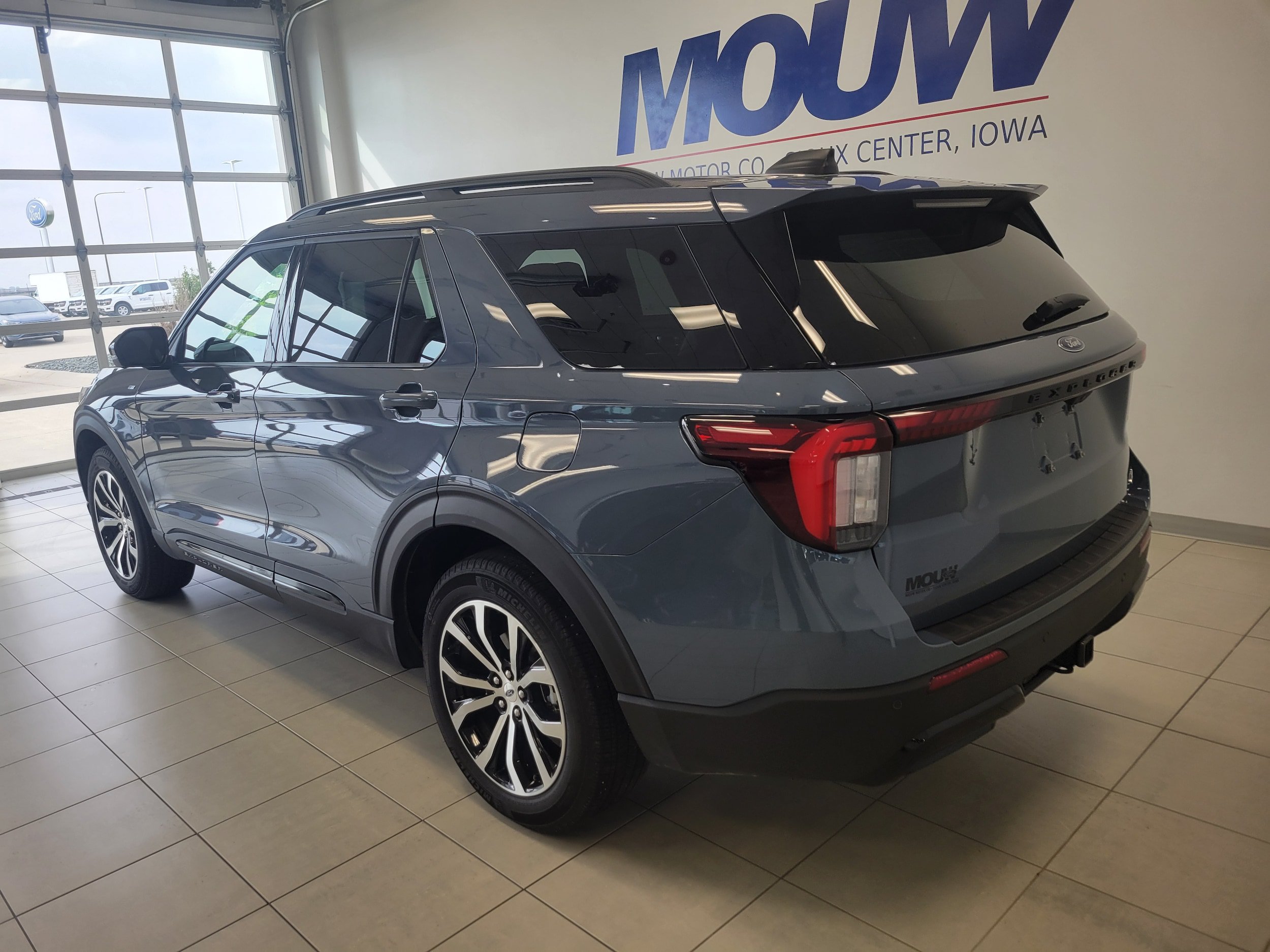 Used 2025 Ford Explorer ST-Line AWD/4WD image 2