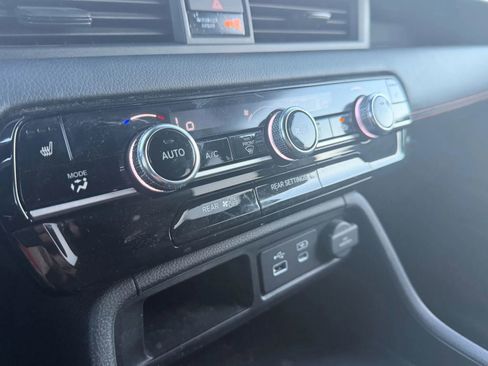 Used 2024 Honda Pilot Sport image 25