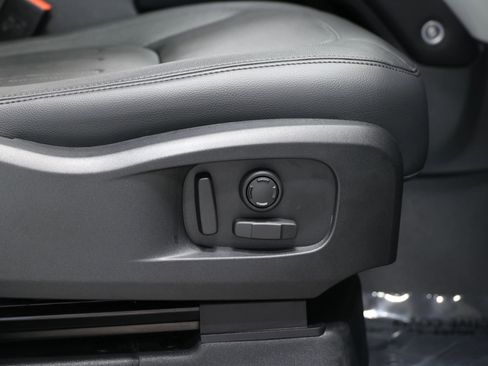 Used 2022 Land Rover Defender 110 SE image 77