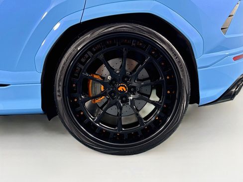 Used 2022 Lamborghini Urus AWD/4WD image 35