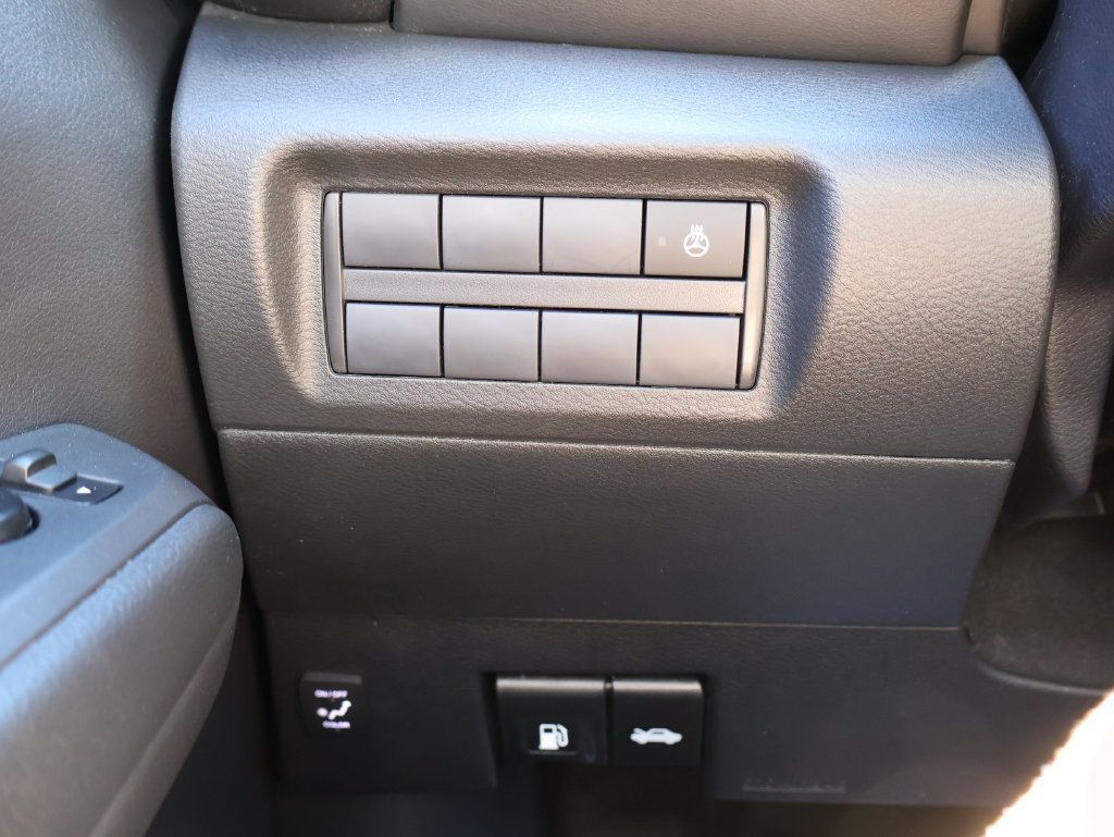 Used 2024 Nissan Kicks SR w/ SR Premium Package FWD image 29