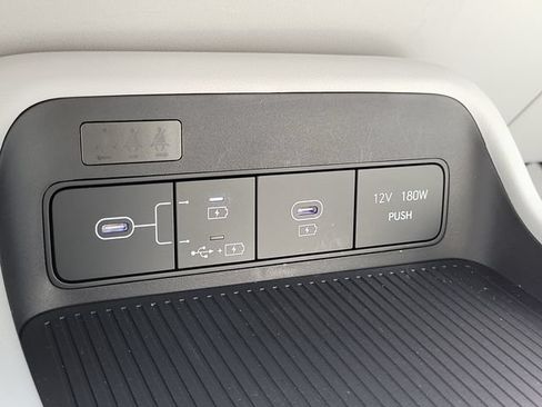 Used 2025 Hyundai Kona SEL FWD image 25