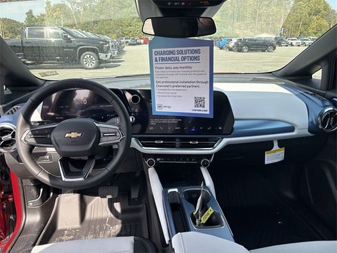 New 2025 Chevrolet Equinox EV LT image 21