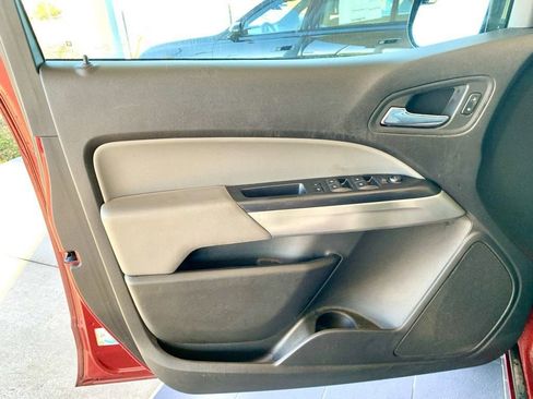 Used 2017 Chevrolet Colorado LT w/ LT Convenience Package image 11