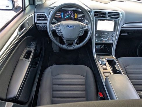 Used 2019 Ford Fusion SE image 9