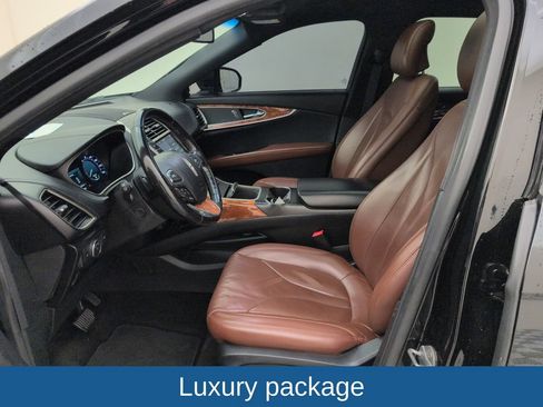 Used 2018 Lincoln MKX Reserve w/ Driver Assistance Package FWD image 4