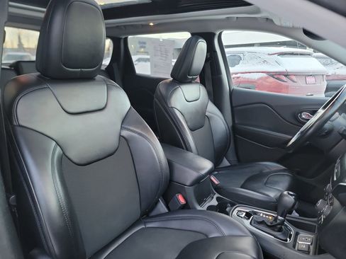 Used 2019 Jeep Cherokee Latitude Plus image 20