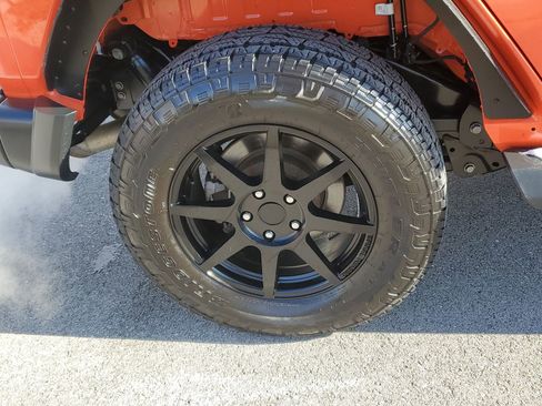 Used 2020 Jeep Wrangler Unlimited Sahara image 5