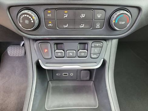 Certified 2019 GMC Terrain SLE FWD image 32