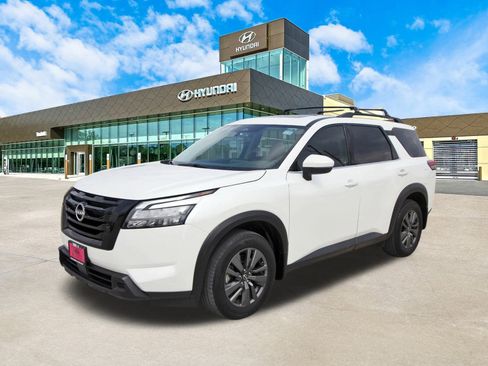 Used 2024 Nissan Pathfinder SV w/ SV Premium Package image 10