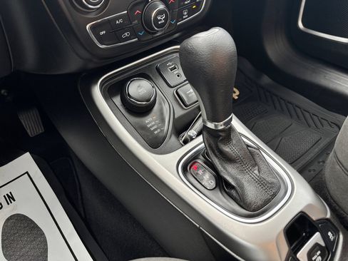 Used 2019 Jeep Compass Sport image 17