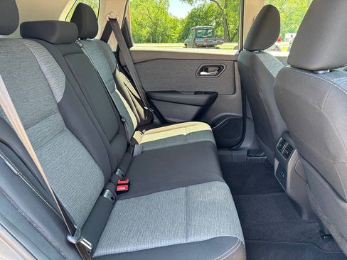 Used 2023 Nissan Rogue SV FWD image 17