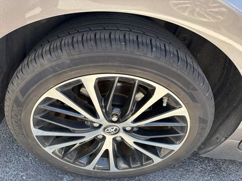 Used 2018 Toyota Camry SE w/ Moonroof Package FWD image 12