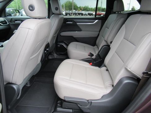 Used 2024 GMC Acadia Elevation w/ Luxury Package FWD image 33