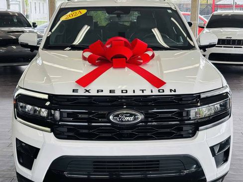Used 2024 Ford Expedition Limited AWD/4WD image 18