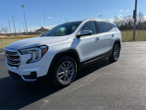 Used 2022 GMC Terrain SLT image 2