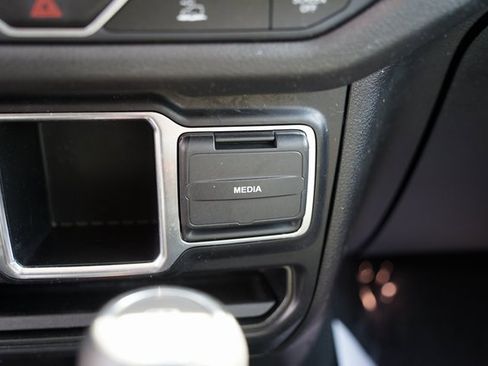 Used 2024 Jeep Gladiator Sport image 18