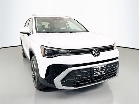 New 2026 Volkswagen Taos SE AWD/4WD image 1