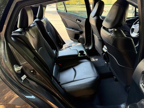 Used 2019 Toyota Prius Prime Advanced w/ Carpet Mat Package FWD image 22