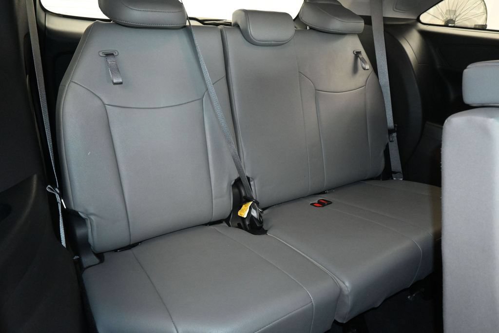 Used 2025 Toyota Sienna XLE w/ XLE Plus Package FWD image 44