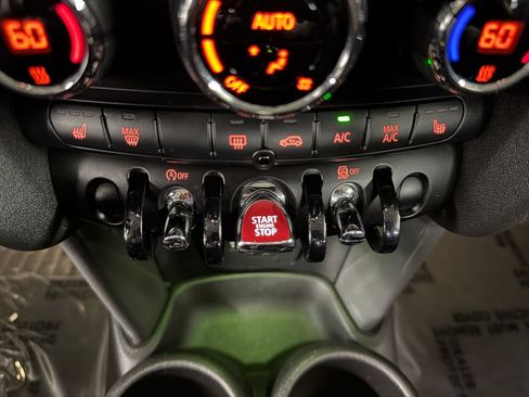 Used 2017 MINI Cooper 4-Door Hardtop image 18