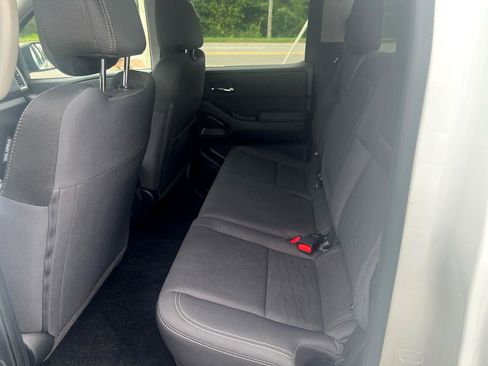 Used 2024 Nissan Frontier SV image 11