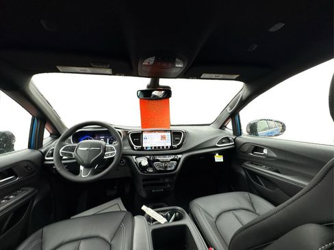 New 2026 Chrysler Pacifica Select image 22